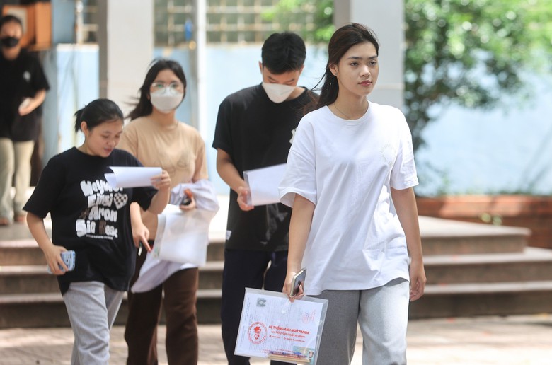 "Đất nước" v&agrave;o đề thi Ngữ văn tốt nghiệp THPT năm 2024, nhiều th&iacute; sinh "tr&uacute;ng tủ"- Ảnh 1.