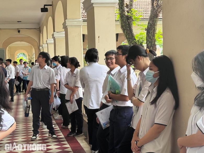 TP.HCM: Th&iacute; sinh rạng rỡ, tự tin bước v&agrave;o m&ocirc;n thi tốt nghiệp THPT đầu ti&ecirc;n- Ảnh 5.