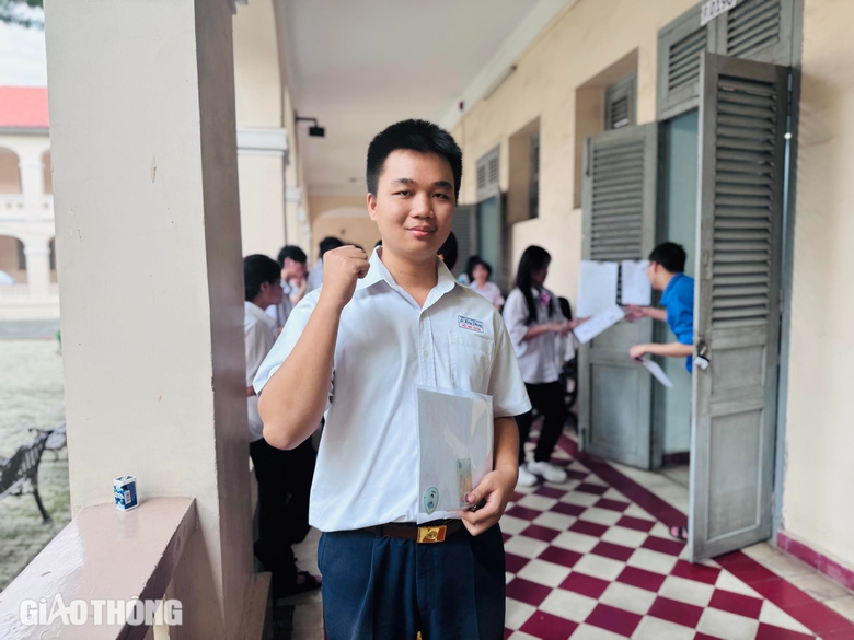 TP.HCM: Th&iacute; sinh rạng rỡ, tự tin bước v&agrave;o m&ocirc;n thi tốt nghiệp THPT đầu ti&ecirc;n- Ảnh 6.