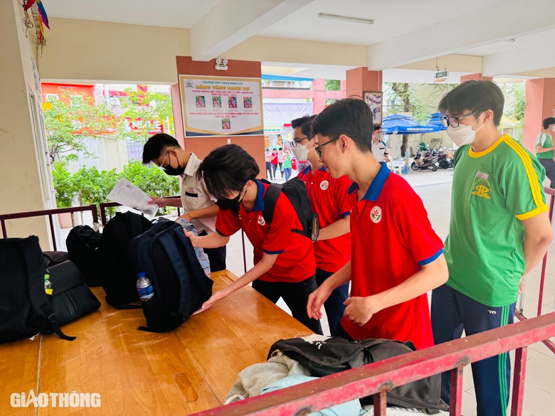 TP.HCM: Th&iacute; sinh rạng rỡ, tự tin bước v&agrave;o m&ocirc;n thi tốt nghiệp THPT đầu ti&ecirc;n- Ảnh 7.