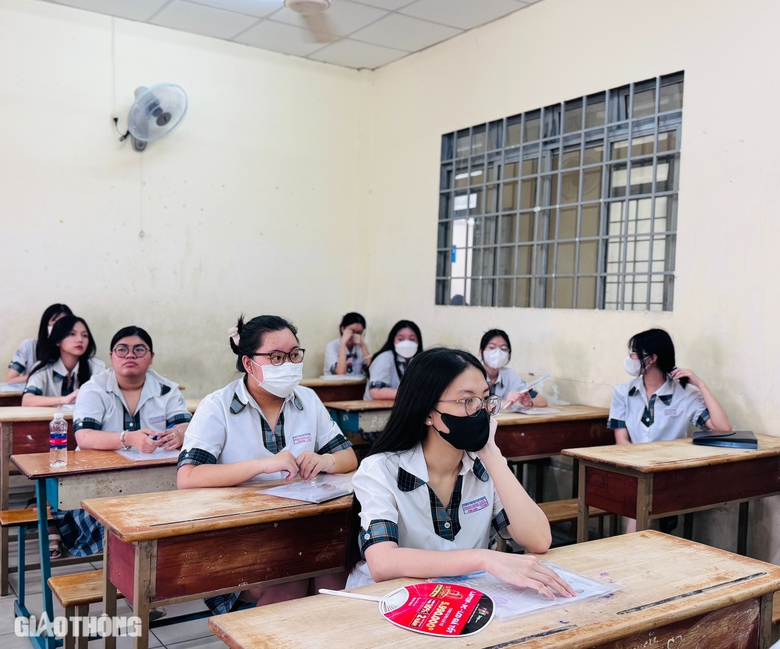 TP.HCM: Th&iacute; sinh rạng rỡ, tự tin bước v&agrave;o m&ocirc;n thi tốt nghiệp THPT đầu ti&ecirc;n- Ảnh 10.