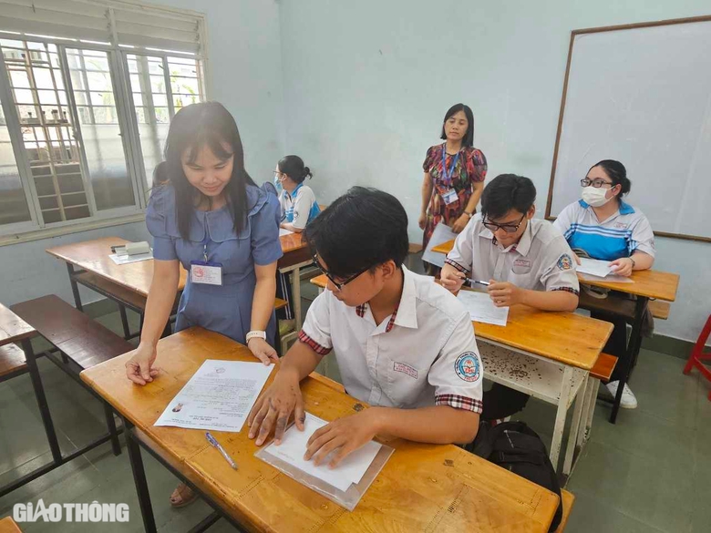 TP.HCM: Th&iacute; sinh rạng rỡ, tự tin bước v&agrave;o m&ocirc;n thi tốt nghiệp THPT đầu ti&ecirc;n- Ảnh 15.