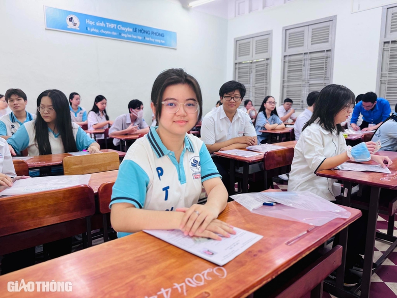 TP.HCM: Th&iacute; sinh rạng rỡ, tự tin bước v&agrave;o m&ocirc;n thi tốt nghiệp THPT đầu ti&ecirc;n- Ảnh 14.