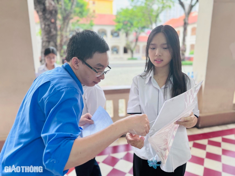 TP.HCM: Th&iacute; sinh rạng rỡ, tự tin bước v&agrave;o m&ocirc;n thi tốt nghiệp THPT đầu ti&ecirc;n- Ảnh 13.