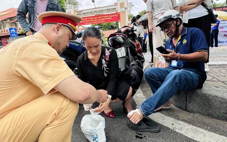 Những h&igrave;nh ảnh đẹp của CSGT trong m&ugrave;a thi tốt nghiệp THPT 2024