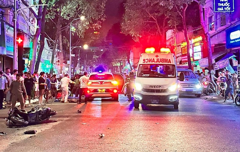 Hiện trường vụ &ocirc; t&ocirc; t&ocirc;ng h&agrave;ng loạt xe m&aacute;y, hai người tử vong ở Vũng T&agrave;u- Ảnh 4.