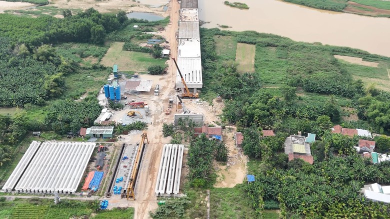 Ngắm cầu trăm tỷ d&agrave;i nhất cao tốc Quảng Ng&atilde;i - Ho&agrave;i Nhơn vừa hợp long- Ảnh 14.