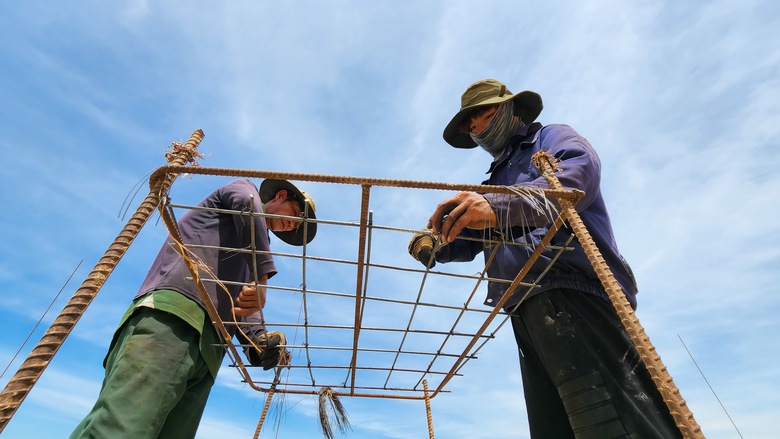 Ngắm cầu trăm tỷ d&agrave;i nhất cao tốc Quảng Ng&atilde;i - Ho&agrave;i Nhơn vừa hợp long- Ảnh 8.