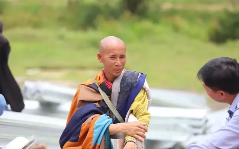 Ông Thích Minh Tuệ tự nguyện dừng đi bộ khất thực- Ảnh 1. Ông Thích Minh Tuệ tự nguyện dừng đi bộ khất thực- Ảnh 1.