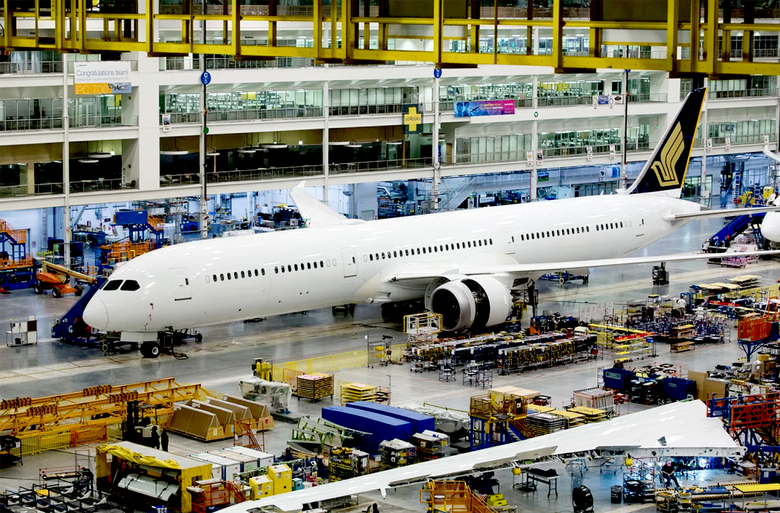 Lỗ 32 tỷ USD, v&igrave; sao Boeing kh&ocirc;ng lo ph&aacute; sản?- Ảnh 2.