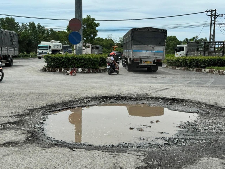 Đồng Nai: Kiểm tra, sửa chữa hư hỏng trên đường BOT 768- Ảnh 1. Đồng Nai: Kiểm tra, sửa chữa hư hỏng trên đường BOT 768- Ảnh 1.