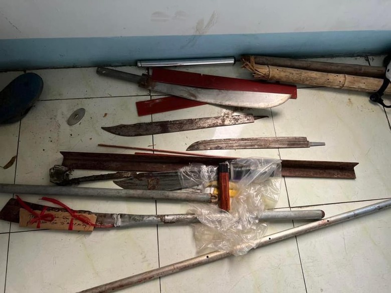 Tạm giữ 10 đối tượng sau vụ hỗn chiến làm nhiều người bị thương- Ảnh 1. Tạm giữ 10 đối tượng sau vụ hỗn chiến làm nhiều người bị thương- Ảnh 1.