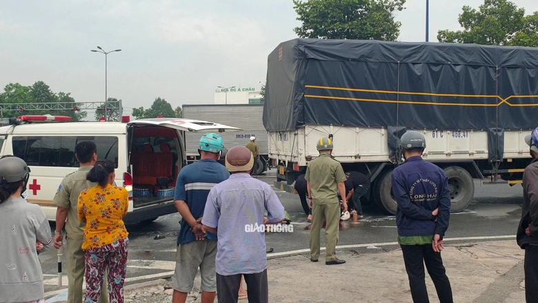 Xe tải &ocirc;m cua va chạm xe m&aacute;y, b&eacute; trai 9 tuổi tử vong thương t&acirc;m- Ảnh 3.