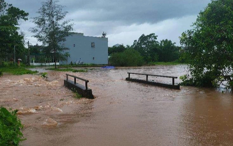 Mưa lớn k&eacute;o d&agrave;i, nhiều tuyến đường ở Quảng Ninh ngập s&acirc;u- Ảnh 5.