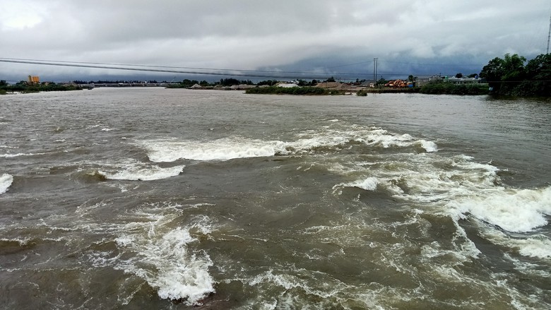 Quảng Ninh: Nước s&ocirc;ng d&acirc;ng cao, nhiều nơi nh&agrave; ngập, đường sạt lở- Ảnh 1.