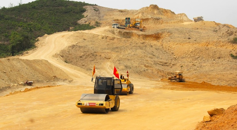 Hơn 4.900 tỷ đồng đầu tư 6 dự &aacute;n giao th&ocirc;ng quan trọng tại Ph&uacute; Y&ecirc;n- Ảnh 1.