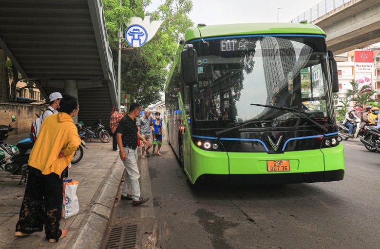 Chuy&ecirc;n gia n&oacute;i về kịch bản xanh h&oacute;a xe bu&yacute;t ở H&agrave; Nội- Ảnh 1.