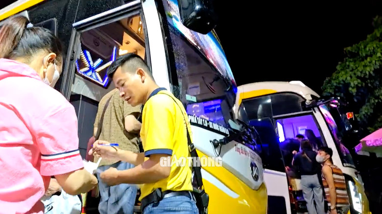 B&aacute;t nh&aacute;o vận tải kh&aacute;ch cố định Thanh H&oacute;a - H&agrave; Nội: V&eacute;n m&agrave;n b&iacute; mật chiếc &ldquo;lệnh b&agrave;i&rdquo;- Ảnh 10.