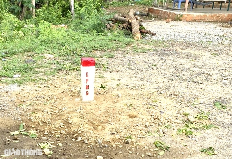 Khẩn trương bàn giao cọc mốc GPMB dự án mở rộng QL28B- Ảnh 2. Khẩn trương bàn giao cọc mốc GPMB dự án mở rộng QL28B- Ảnh 2.