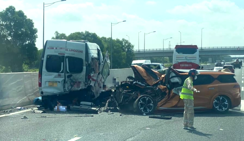 Ba &ocirc; t&ocirc; va chạm tr&ecirc;n cao tốc H&agrave; Nội - Hải Ph&ograve;ng c&oacute; c&ograve;n hạn kiểm định?- Ảnh 1.