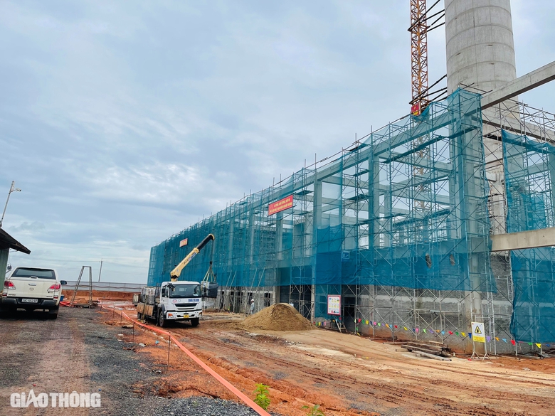 Ngắm th&aacute;p kh&ocirc;ng lưu s&acirc;n bay Long Th&agrave;nh cao hơn 91m- Ảnh 2.