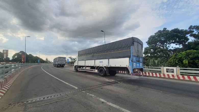 Phân luồng giao thông phục vụ thi công sửa chữa cầu Trà Khúc 2 từ 15/7- Ảnh 1. Phân luồng giao thông phục vụ thi công sửa chữa cầu Trà Khúc 2 từ 15/7- Ảnh 1.