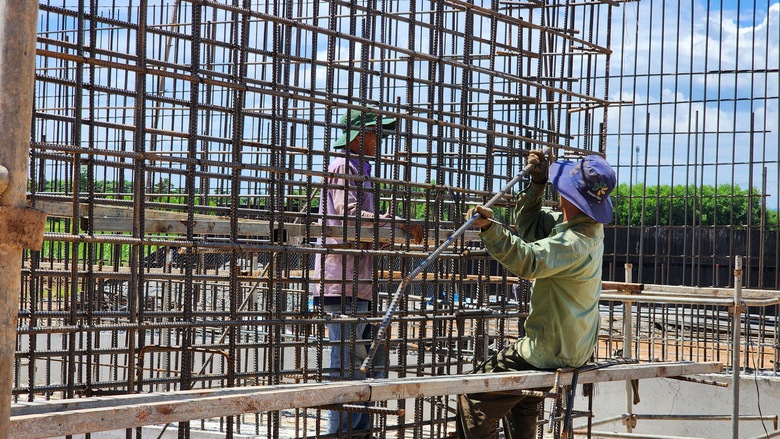 Thông mặt bằng, công trường cao tốc qua Quảng Ngãi rầm rập tiếng máy- Ảnh 3. Thông mặt bằng, công trường cao tốc qua Quảng Ngãi rầm rập tiếng máy- Ảnh 3.