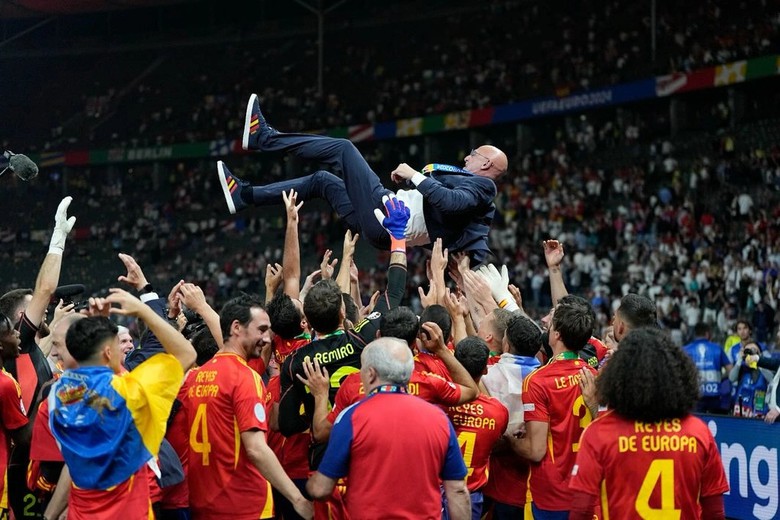 Kh&ocirc;ng phải thần đồng 17 tuổi, đ&acirc;y mới l&agrave; ng&ocirc;i sao s&aacute;ng nhất của tuyển T&acirc;y Ban Nha- Ảnh 1.