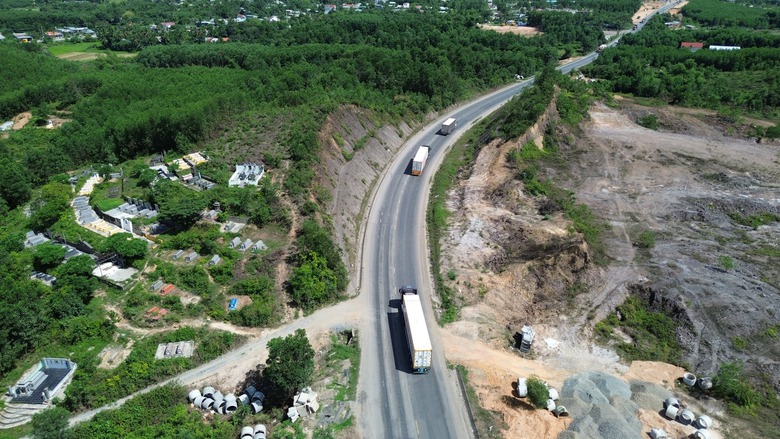 V&igrave; sao chậm tiến độ giải ph&oacute;ng mặt bằng cao tốc H&ograve;a Li&ecirc;n - T&uacute;y Loan?- Ảnh 1.