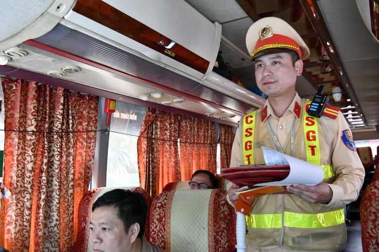 C&ocirc;ng an đề xuất gi&aacute;m s&aacute;t online h&igrave;nh ảnh t&agrave;i xế xe vận tải, định danh chủ xe- Ảnh 2.