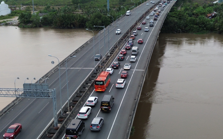 Đề xuất cấm xe đầu k&eacute;o v&agrave;o cao tốc Long Th&agrave;nh giờ cao điểm cuối tuần, lễ, Tết