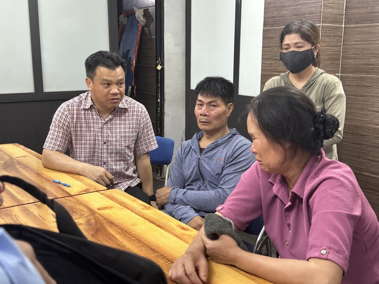 Ủy ban ATGT Quốc gia thăm hỏi gia đ&igrave;nh nạn nh&acirc;n vụ tai nạn 4 người tử vong ở H&agrave; Nội- Ảnh 1.