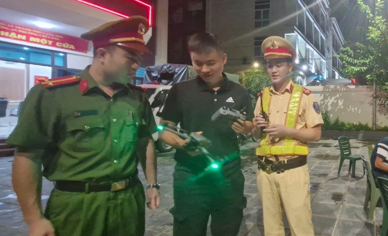 T&agrave;i xế ngỡ ng&agrave;ng v&igrave; bị flycam "bắt quả tang" vi phạm nồng độ cồn- Ảnh 10.