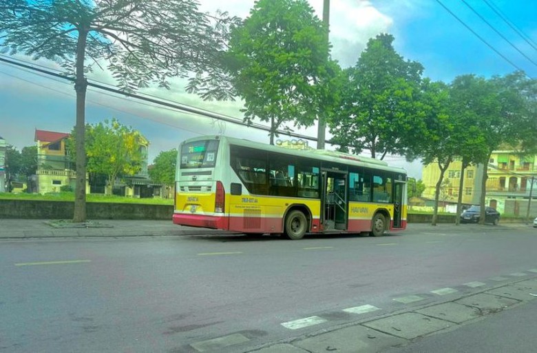 Bu&yacute;t Hải V&acirc;n bị xử phạt v&igrave; sử dụng xe qu&aacute; ni&ecirc;n hạn chở kh&aacute;ch- Ảnh 1.