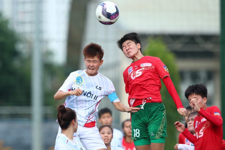 Giải b&oacute;ng đ&aacute; nữ quốc gia 2024: Nh&agrave; v&ocirc; địch su&yacute;t &ocirc;m hận trước đội cuối bảng- Ảnh 1.