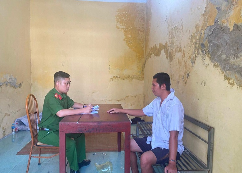 Bắt giữ kẻ xin nhờ xe rồi d&ugrave;ng dao đe dọa, cướp t&agrave;i sản
- Ảnh 1.