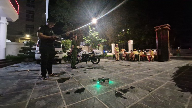 T&agrave;i xế ngỡ ng&agrave;ng v&igrave; bị flycam "bắt quả tang" vi phạm nồng độ cồn- Ảnh 4.