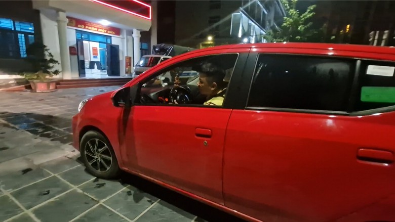 T&agrave;i xế ngỡ ng&agrave;ng v&igrave; bị flycam "bắt quả tang" vi phạm nồng độ cồn- Ảnh 7.