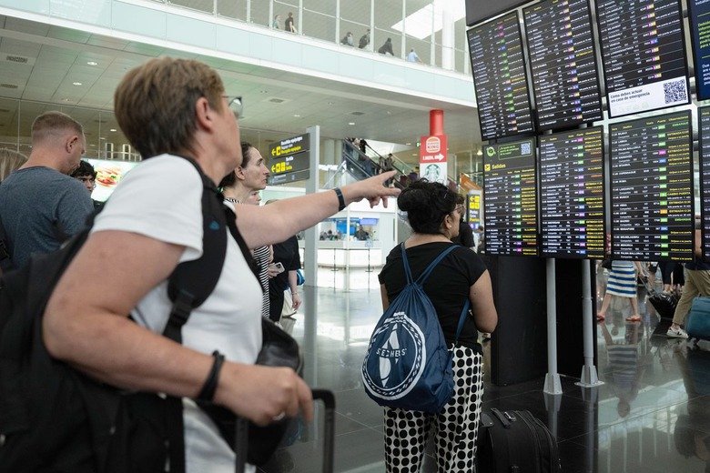 S&acirc;n bay khắp thế giới bị ảnh hưởng, h&agrave;ng ngh&igrave;n chuyến bay bị hủy v&igrave; một sự cố m&aacute;y t&iacute;nh- Ảnh 11.