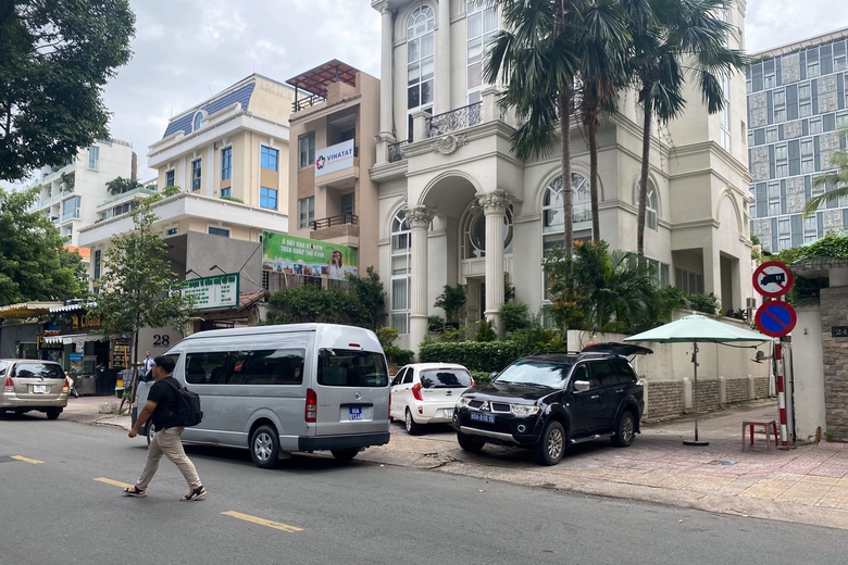 Bộ Công an bắt tạm giam Tổng giám đốc Quốc Cường Gia Lai Nguyễn Thị Như Loan- Ảnh 2. Bộ Công an bắt tạm giam Tổng giám đốc Quốc Cường Gia Lai Nguyễn Thị Như Loan- Ảnh 2.