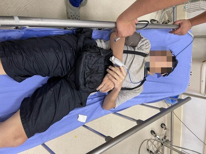 Cứu sống nam sinh vừa thi lớp 10 nhảy cầu Long Bi&ecirc;n tự tử- Ảnh 1.