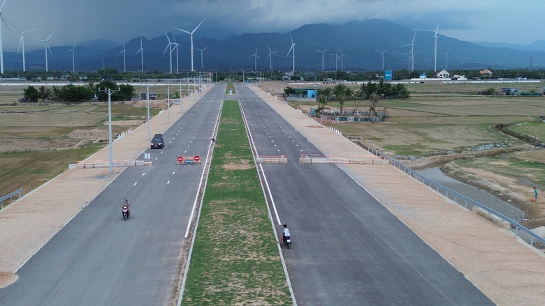 Đường nối QL1 ra trục đường ven biển Ninh Thuận chạy đua về đ&iacute;ch- Ảnh 2.