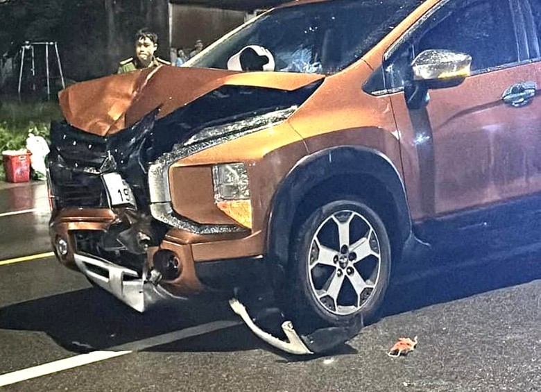 Va chạm &ocirc; t&ocirc;, 2 b&agrave; ch&aacute;u tử vong trong đ&ecirc;m, 3 người xem kh&aacute;m nghiệm hiện trường bị thương- Ảnh 1.