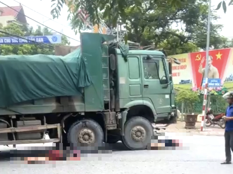 Hiện trường xảy ra vụ TNGT khiến 1 người tử vong v&agrave; 2 người kh&aacute;c bị thương.