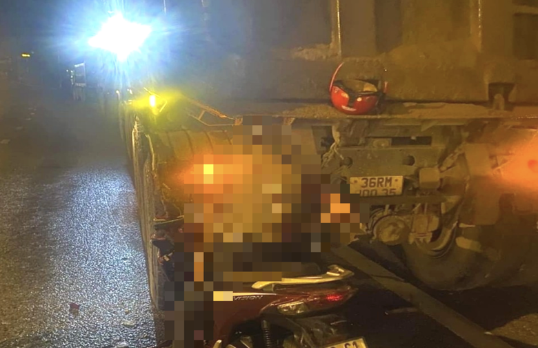 Hiện trường nơi xảy ra vụ TNGT khiến người đ&agrave;n &ocirc;ng tử vong.