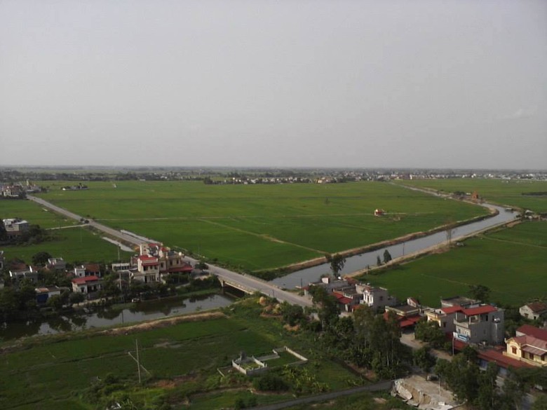 Loạt c&aacute;n bộ x&atilde; ở Nam Định bị khởi tố v&igrave; sai phạm đất đai- Ảnh 1.