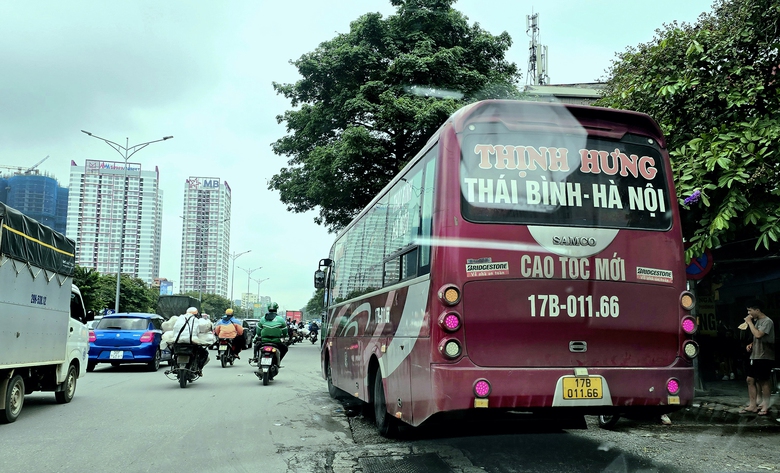 H&agrave; Nội: Ph&acirc;n lại luồng tuyến, xử l&yacute; triệt để xe kh&aacute;ch chạy &ldquo;r&ugrave;a b&ograve;&rdquo;- Ảnh 1.