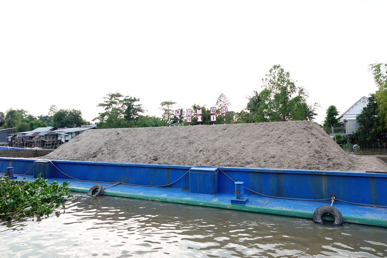 Hơn nửa triệu khối cát về cao tốc qua Cần Thơ, tiến độ thi công tăng từng ngày- Ảnh 1. Hơn nửa triệu khối cát về cao tốc qua Cần Thơ, tiến độ thi công tăng từng ngày- Ảnh 1.