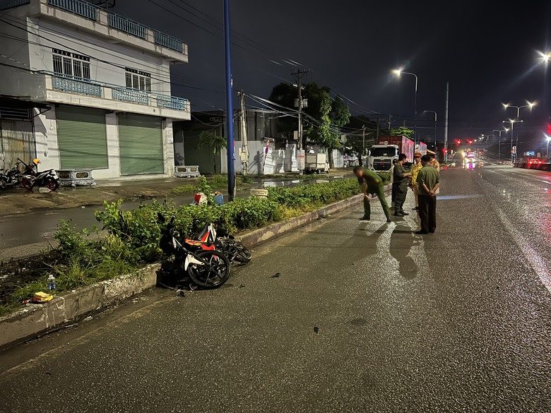 Truy tìm chiếc xe đầu kéo liên quan đến vụ tai nạn chết người ở Bình Dương- Ảnh 1. Truy tìm chiếc xe đầu kéo liên quan đến vụ tai nạn chết người ở Bình Dương- Ảnh 1.