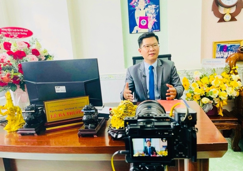 T&igrave;nh huống ph&aacute;p l&yacute; vụ &ocirc; t&ocirc; lao v&agrave;o đường ngang khi t&agrave;u đến, 2 người chết- Ảnh 1.